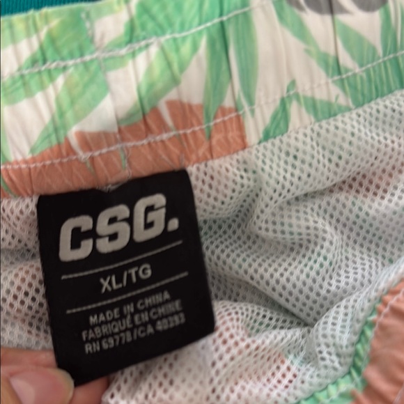 Tropical Leaf Print Men's Swim Shorts - Picture 4 of 4